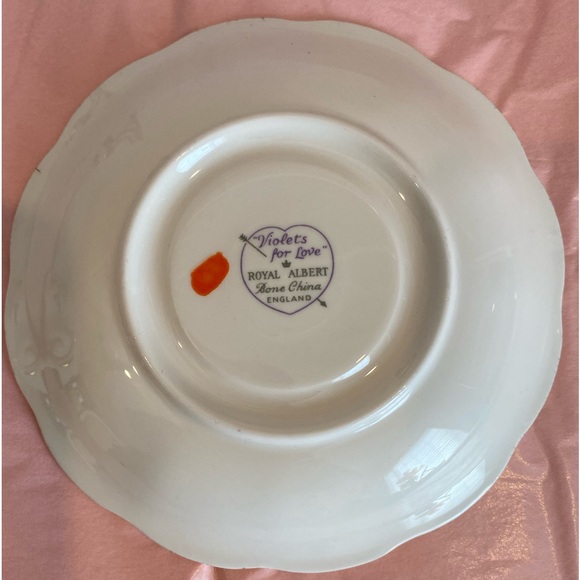 EUC Vtg Royal Albert Teacup and Saucer in the Pattern “Violets for Love” - Picture 8 of 8